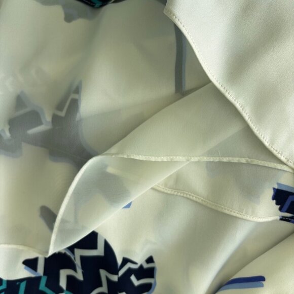 Classiques Entier Silk Top Size M Sleeveless V Neck White Blue Coastal - Picture 7 of 7